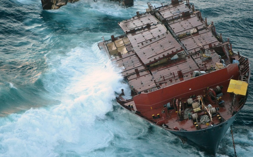 Çin gəmisi Hind okeanında qəzaya uğradı: 40 nəfər itkin düşüb