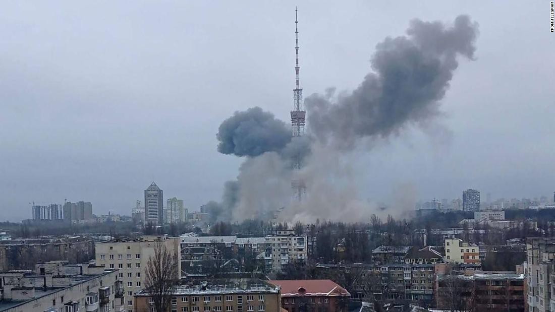 Kiyev vuruldu: 2 bina dağıldı
