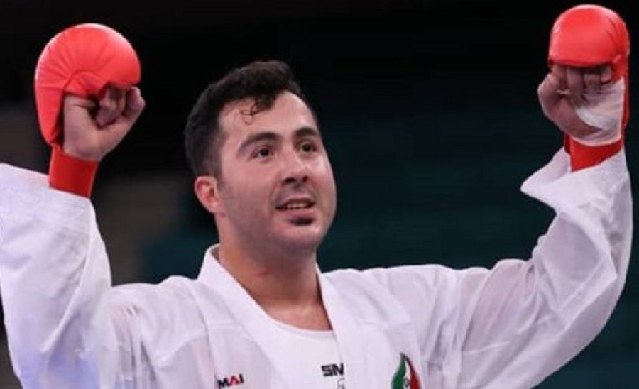Karate üzrə olimpiya çempionu İran hökumətinə etiraz edib