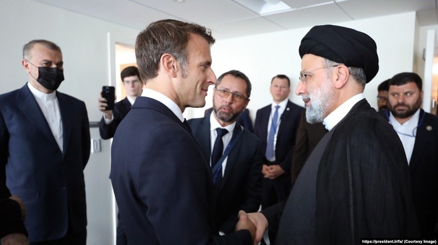 BMT-nin iclası çərçivəsində Fransa prezidenti Emanuel Makron İbrahim Rəisi ilə görüşüb
