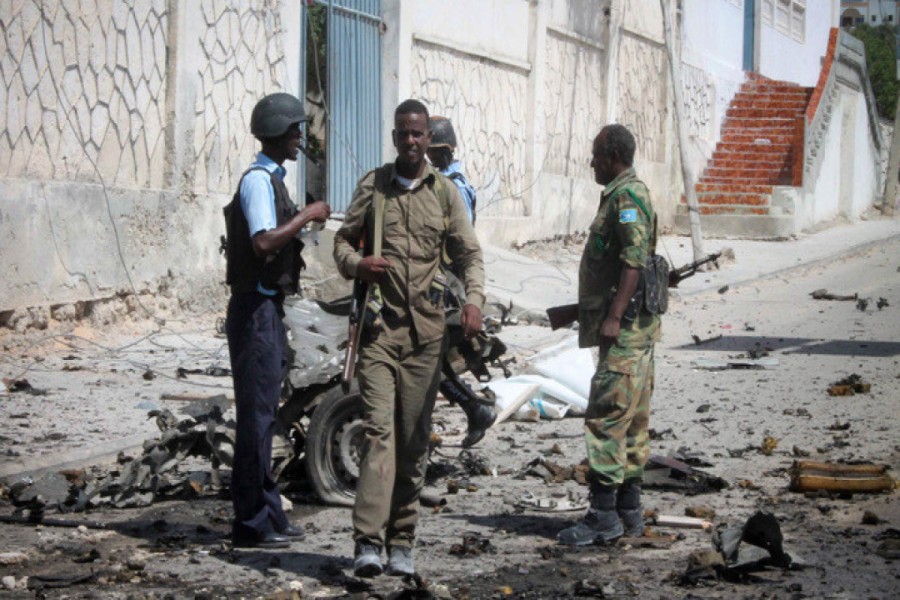 Somalidə silahlılar təhsil nazirliyinə hücum edib, 100 nəfər ölüb