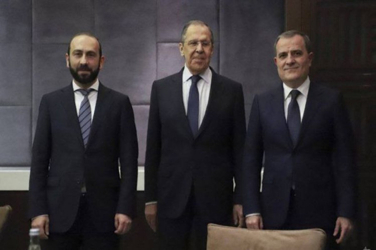 Moskvada XİN başçılarının üçtərəfli görüşü başlayıb
