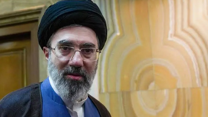 روزنامه‌های ایرانی سکوت مجتبی خامنه‌ای را توجیه کردند