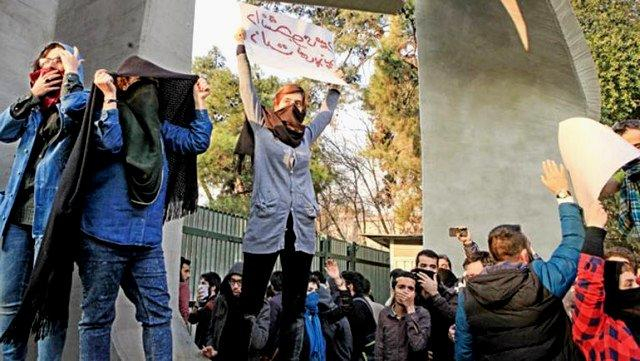 گراهام: اگر جای خامنه‌ای بودم به مسجد می‌رفتم و دعا می‌کرد