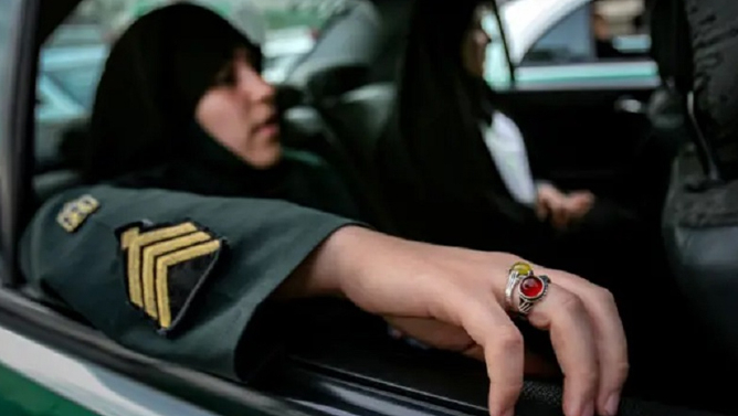 ایران مقررات پوشش در دانشگاه‌ها و مراکز درمانی را تشدید می‌کند