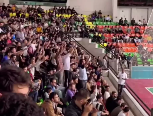 Arman Zəncan azarkeşləri milli şüarlar səsləndiriblər