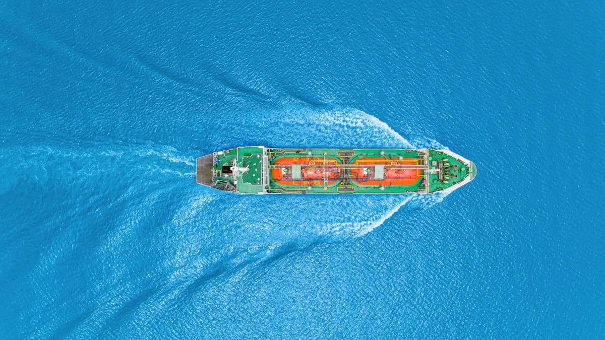 FT: İranla əlaqəli azı 34 tanker ABŞ blokadasını keçib