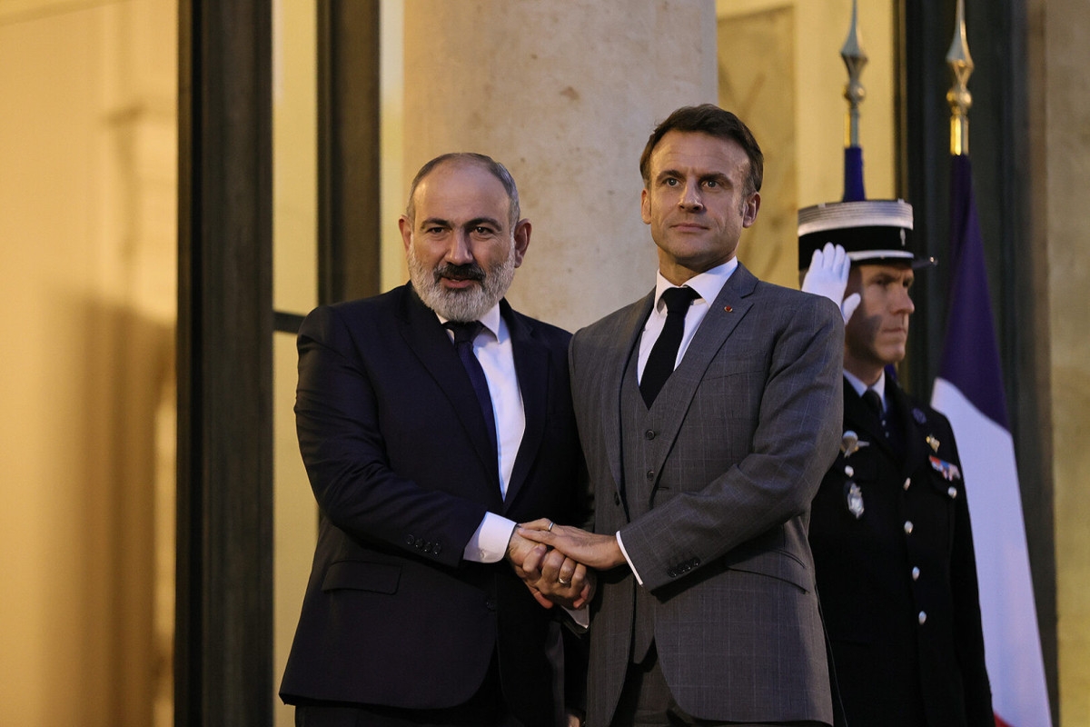 Paşinyan Fransa prezidenti ilə görüşüb