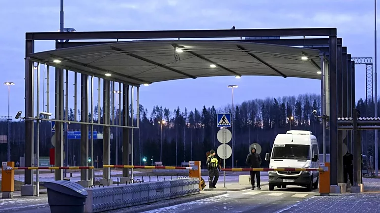 واکنش فنلاند در برابر «پناهجویانی که روسیه به مرز می‌فرستد» 