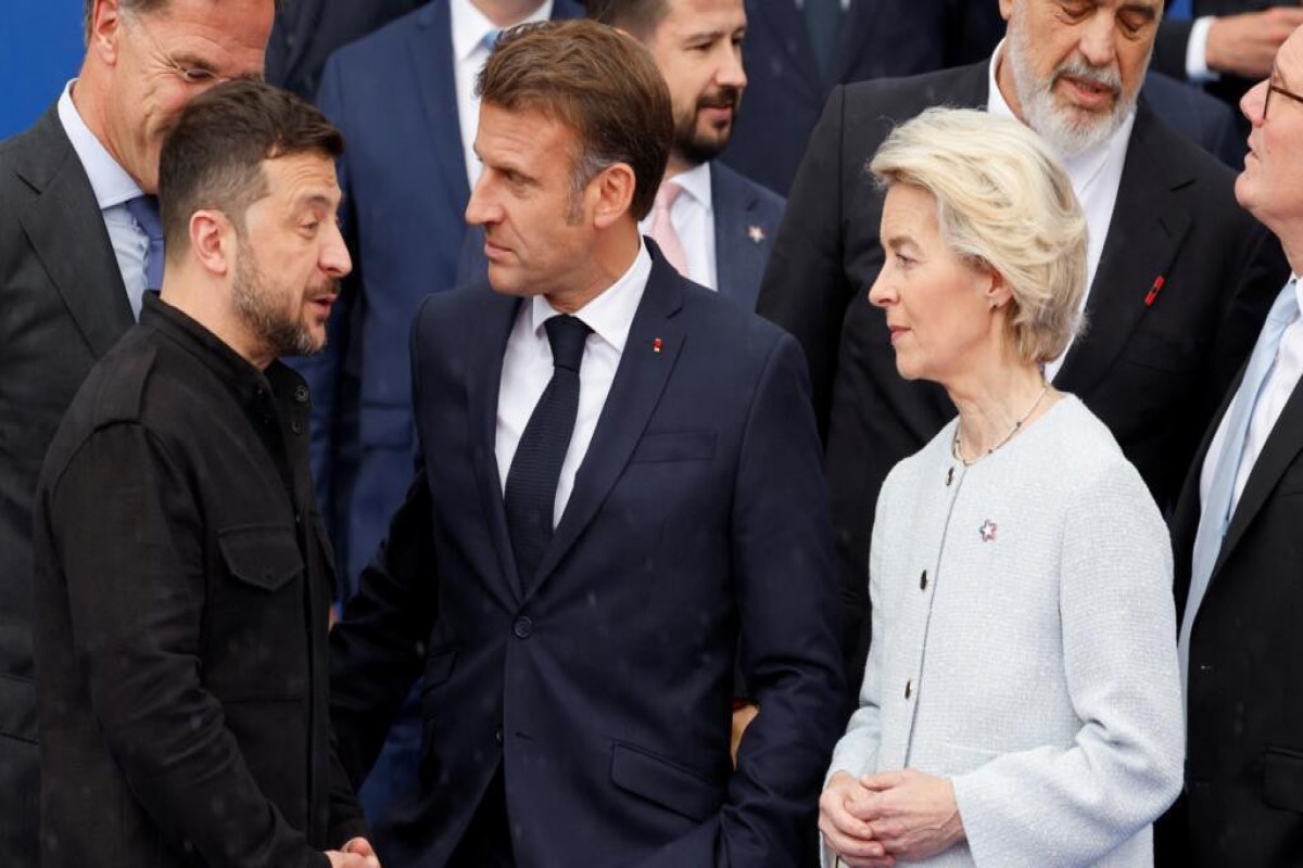 KİV: Zelenski Parisdə Avropa liderləri ilə görüşəcək