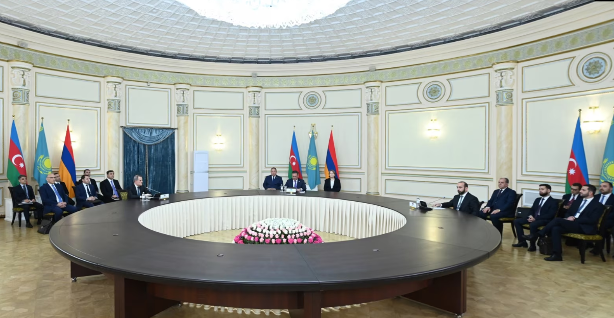 تاکید وزرای خارجه آذربایجان و ارمنستان بر سازنده بودن مذاکرات دو کشور در قزاقستان