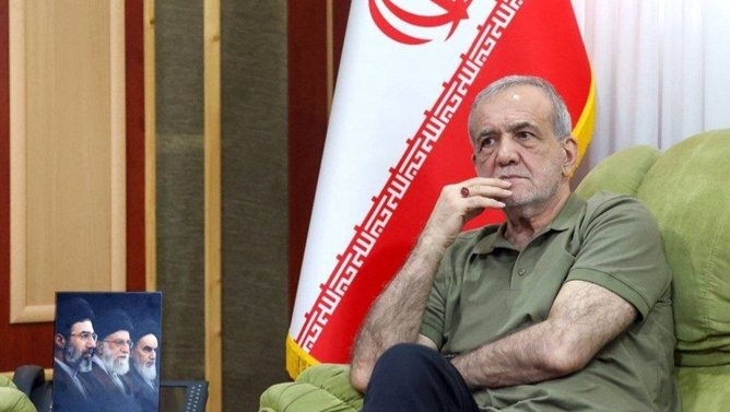 پولوشرت رئیس‌جمهور ایران در جلسه رسمی جنجال‌ساز شد
