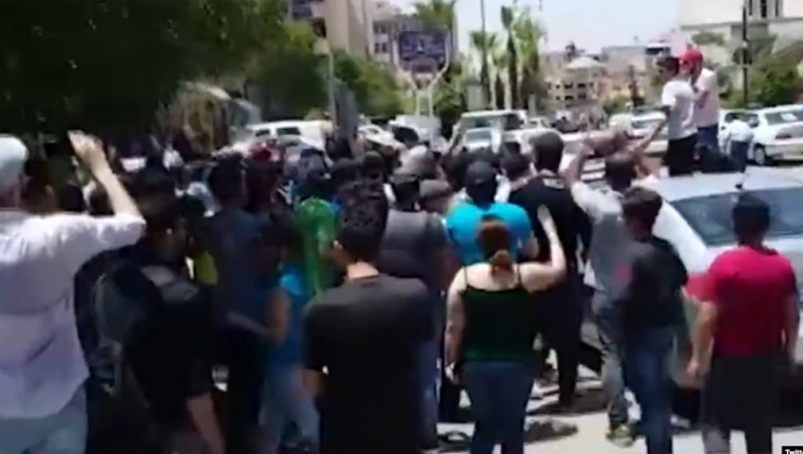 اعتراضات علیه حکومت بشار اسد ادامه دارد؛ یورش معترضان به دفتر حزب بعث در سُویدا