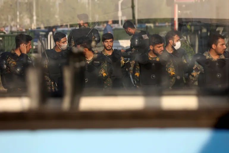 İran polisi Semnan şəhərində etiraz təşkilatçılığında ittiham etdikləri beş nəfəri saxladıqlarını bildirib