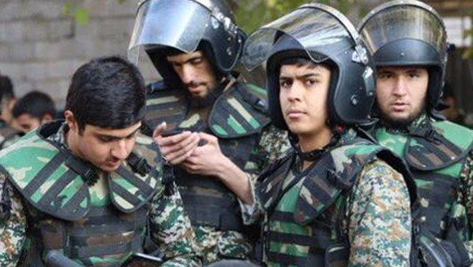 سپاه کودکان ۱۲ساله را به جنگ می‌کشاند