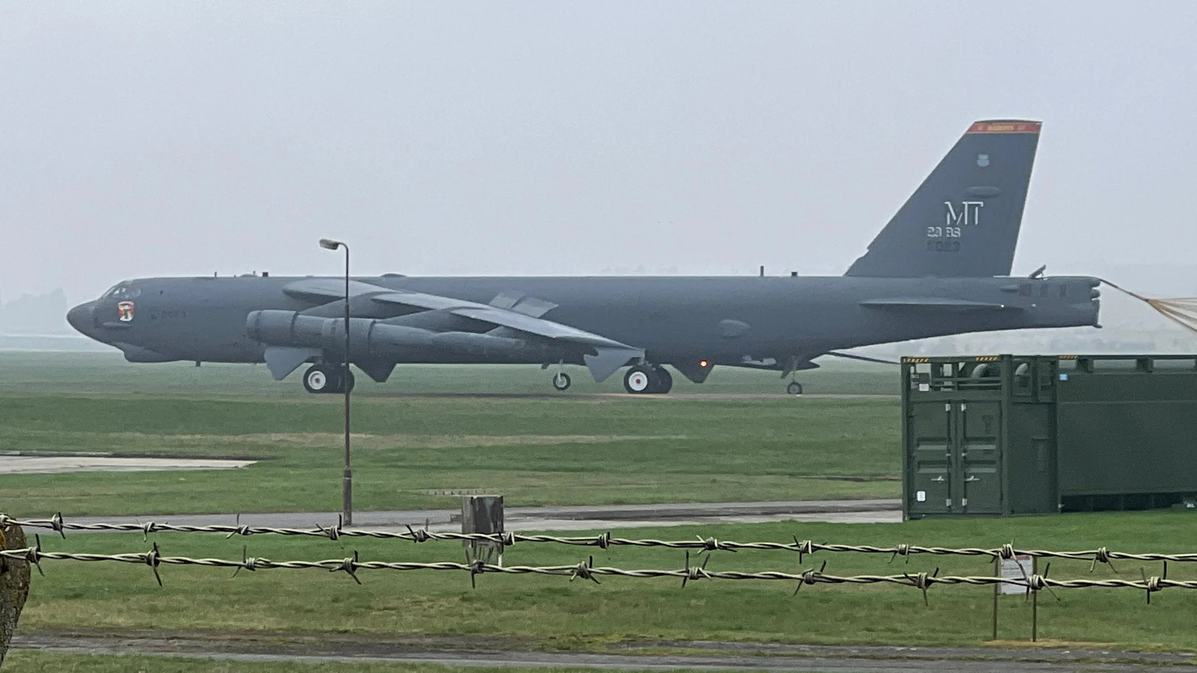 Britaniyaya əlavə Amerika bombardımançıları yerləşdirilib