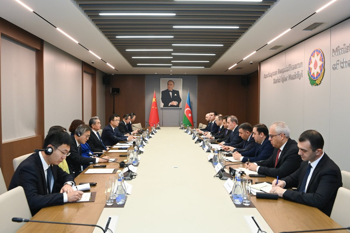 Ceyhun Bayramov Çin xarici işlər naziri ilə görüşüb