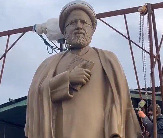 نصب مجسمه شخصیت‌های غیربومی در شهر اردبیل و جای خالی مفاخر ملت تورک آذربایجان