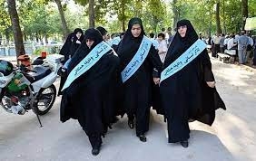 مأموران «حجاب‌بان» کیف و تلفن همراه شهروندان را بازرسی می‌کنند