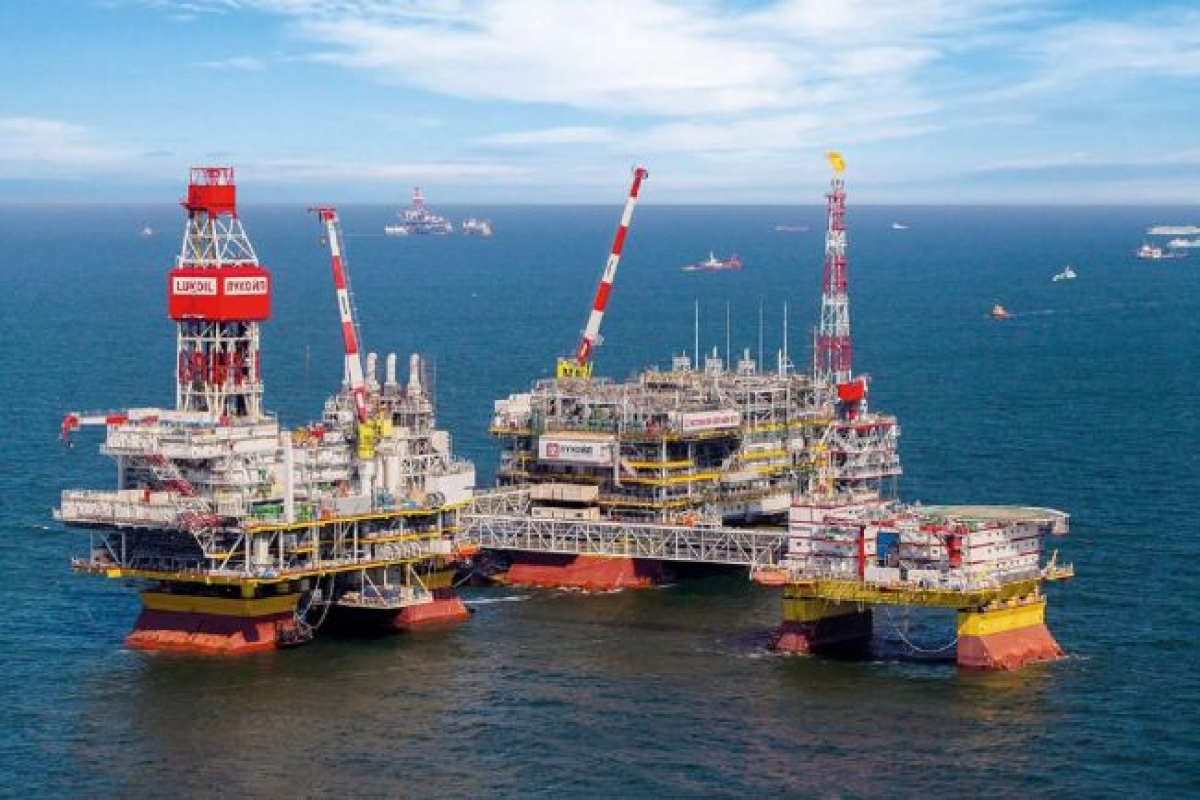 “Bloomberg”: Ukrayna dronları “Lukoil”in Xəzərdəki neft yatağına azı dörd dəfə zərbə endirib