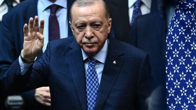 کراوات متفاوت اردوغان با طرح جنگنده ملی ترکیه