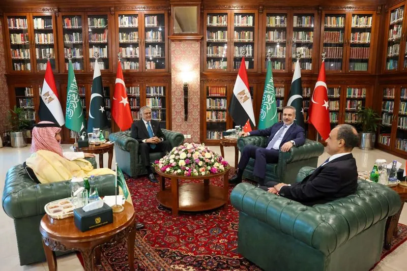 Reuters: Pakistan Hörmüz boğazının açılması ilə bağlı regional danışıqlara ev sahibliyi edir