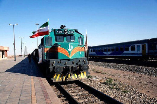 آمریکا صنایع خودروسازی و ریلی ایران را هدف تحریم قرار داد؛ ایران‌خودرو، سایپا و راه‌آهن تحریم شدند