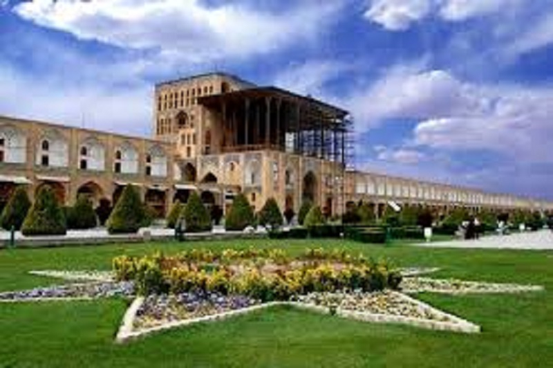 Fundraising in Tabriz for restoration of historical monuments in Isfahan