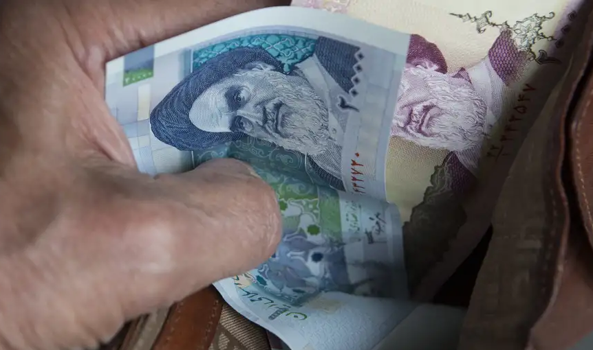 سقوط پرشتاب ارزش پول ایران؛ دلار از ۲۳۰ هزار تومان گذشت