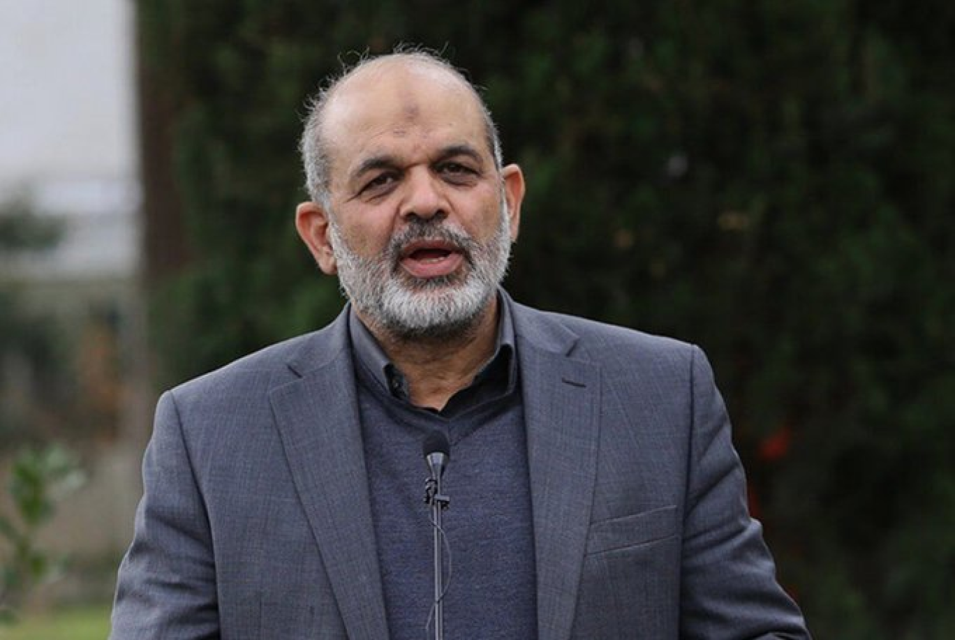 وزیر کشور: افغان ها ایران را ترک کنند