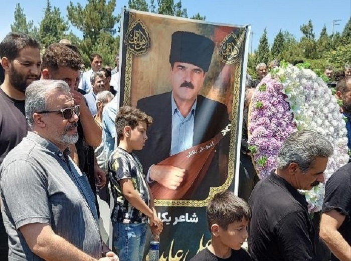 مراسم تشییع پیکر آشیق «علی یئکانلی» در باغ رضوان اورمیه برگزار شد