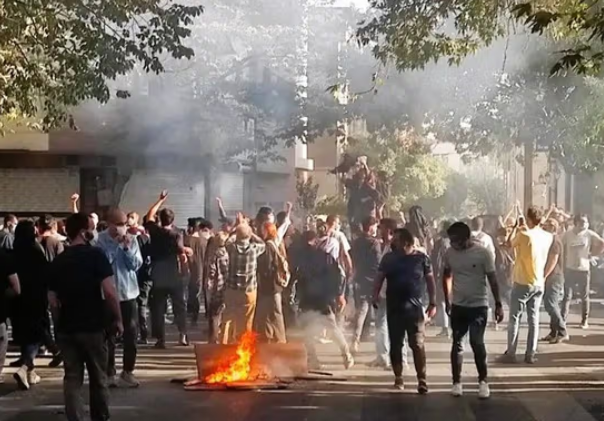اختلال شدید اینترنت در ایران همزمان با ادامه اعتراضات