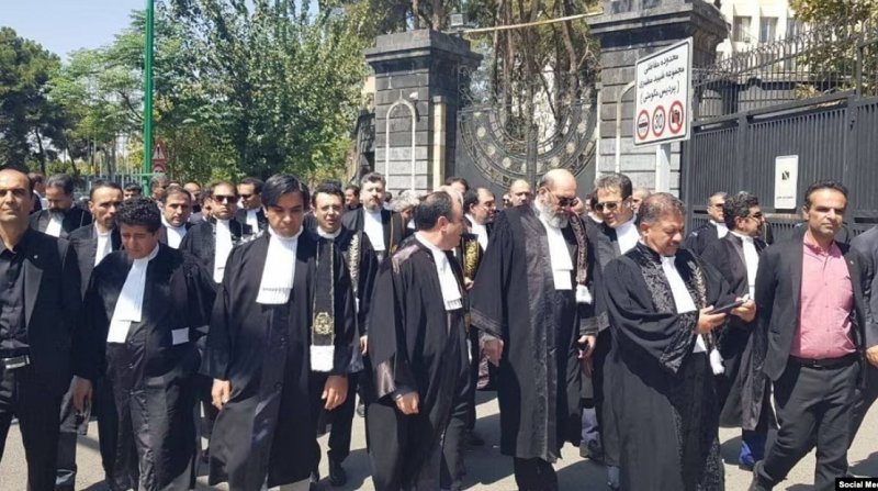 ادامه اعتراض وکلا به مصوبه مجلس؛ ممانعت نیروهای امنیتی از تجمع مدیران کانون‌های وکلا در تهران