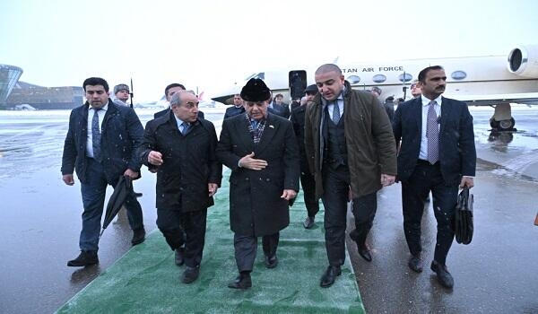 نخست وزیر پاکستان وارد آذربایجان شد
