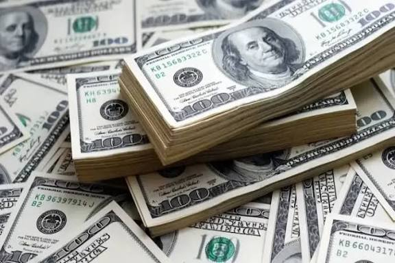 قیمت دلار در ایران بیش از ۱۴۳ هزار تومان شد