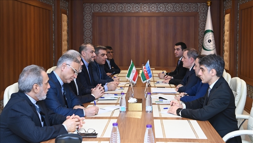 وزیران امور خارجه آذربایجان و ایران در جده دیدار کردند