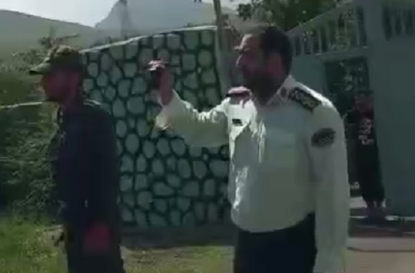 سنگ‌اندازی نیروهای انتظامی-امنیتی ایران در امدادرسانی به اهالی سیل زده گرمی و بیله‌سوار + فیلم
