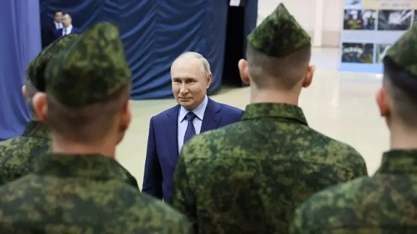 Putin 135 min nəfəri hərbi xidmətə çağırır