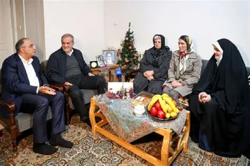 İran prezidenti erməni ailələrlə görüşüb