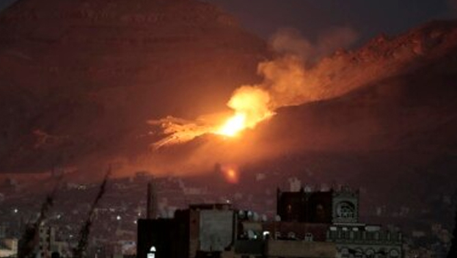 Husilərin silah anbarları bombalandı