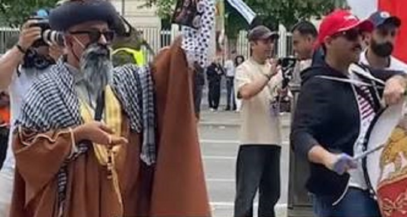 İran səfirlikləri qarşısında etiraz aksiyaları keçirilib