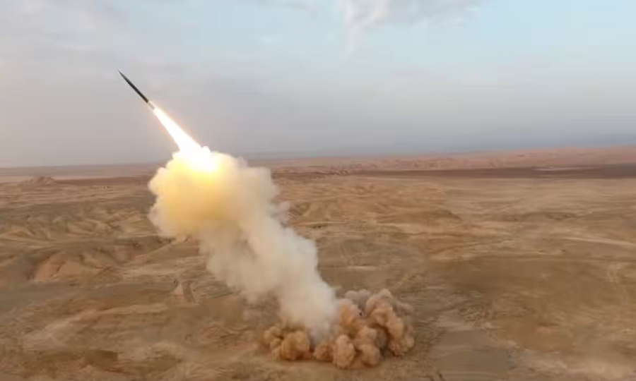 سپاه از حمله موشکی به پایگاه العدید قطر و هدف قرار دادن دومین شناور در تنگه هرمز خبر داد