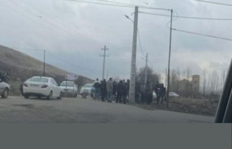 The residents of Zareh Shuran village held a protest.