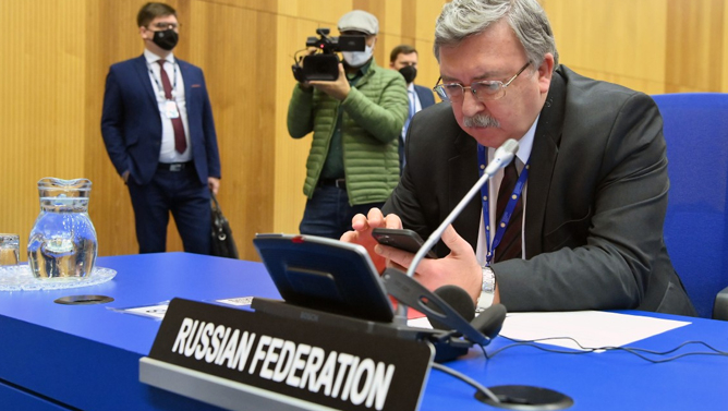 Moskva Tehranla eyni xəttdə: Vaşinqton bütün sanksiyaları ləğv etməlidir