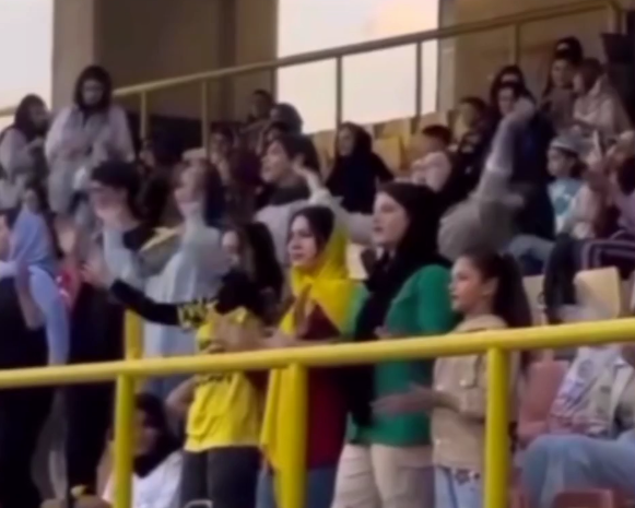 Urmunun Bakeri stadionunda milli şüarlar səsləndirilib