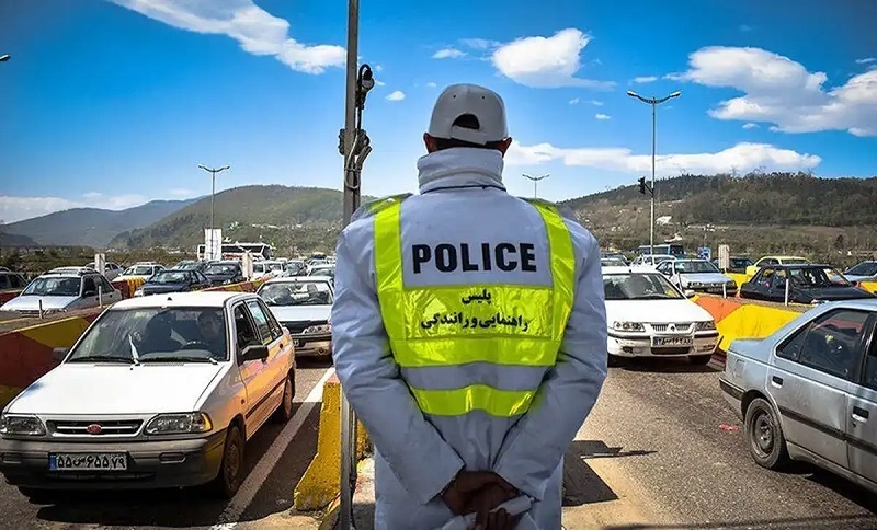 İranda polis əməkdaşı yandırıldı