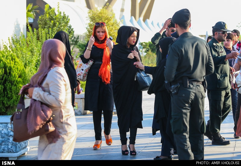Hicab üzrə qarşıdurmaya görə İranda şəhər sakinlərinə şallaq cəzası verilib