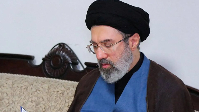 مجتبی خامنه‌ای در یک حمله هدف قرار گرفت