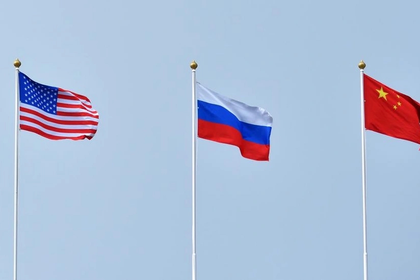 "Politico": Amerika Rusiya və Çini cilovlamaq strategiyasından özünümüdafiəyə keçid etmək istəyir