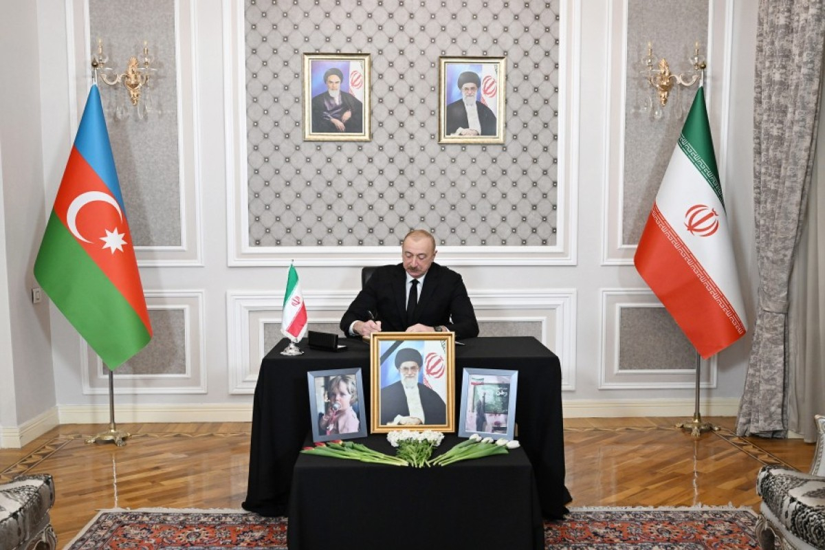Prezident İlham Əliyev İran səfirliyində olub, başsağlığı verib